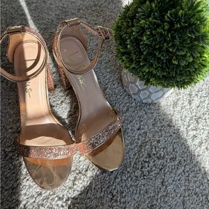 Lulus shoe size 7, good